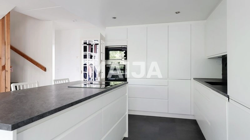 हेलसिंकी, फ़िनलैंड में आरामदेह 4+1 घर