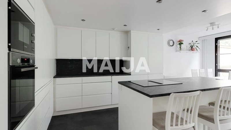 हेलसिंकी, फ़िनलैंड में आरामदेह 4+1 घर