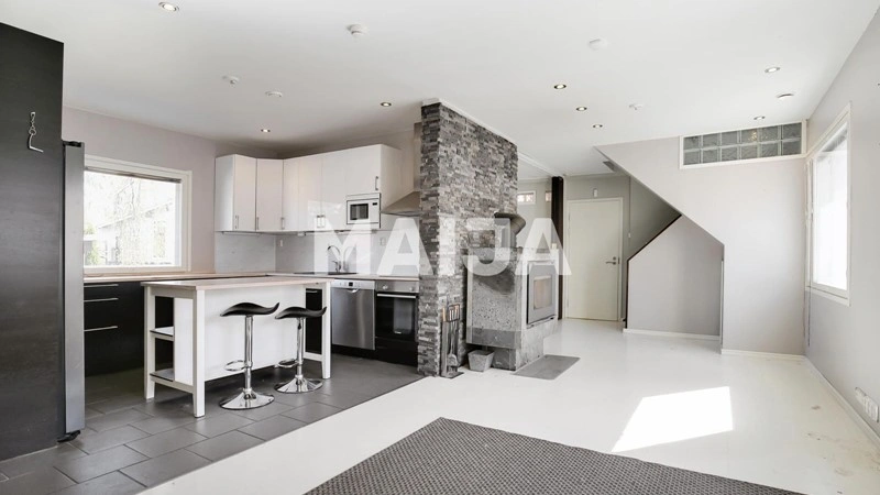 芬兰埃斯波阳光充足的 3+1 户型