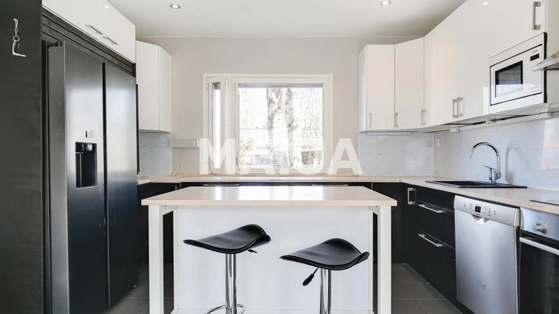 芬兰埃斯波阳光充足的 3+1 户型