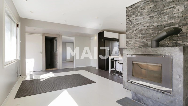 芬兰埃斯波阳光充足的 3+1 户型