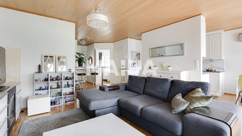 芬兰万塔 · 阳光充足的2+1住宅