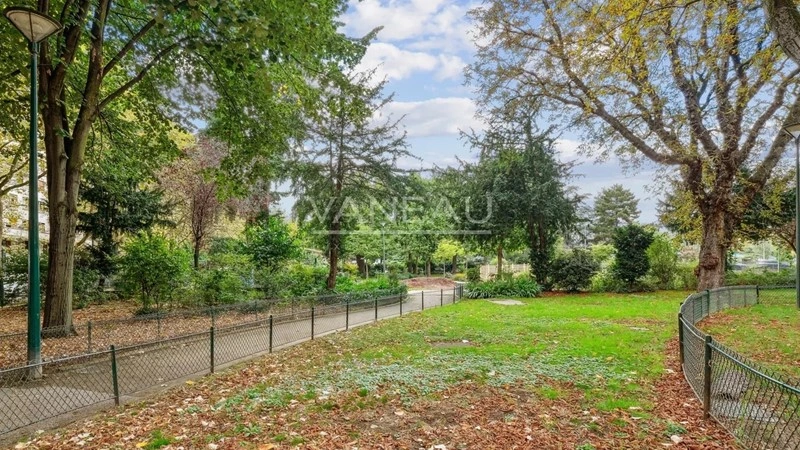 Familienfreundliche Wohnung 0+1 in Paris, Frankreich