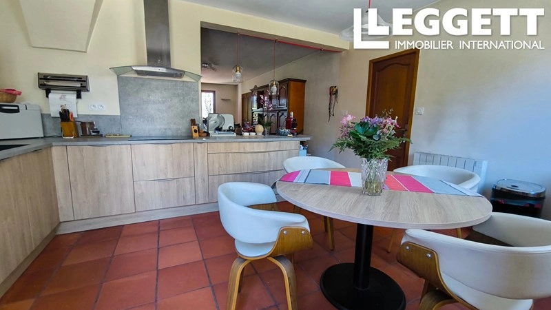 法国新阿基坦地区的230平方米宽敞住宅