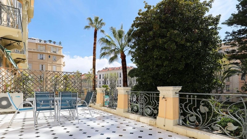 नाइस, फ्रांस में धूप-भरा 4+1 कमरे का अपार्टमेंट