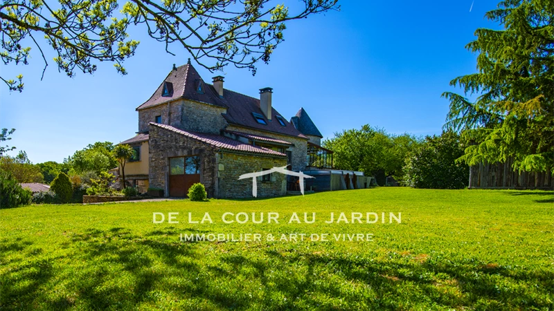 位于法国奥克塔尼亚的450平方米豪华住宅