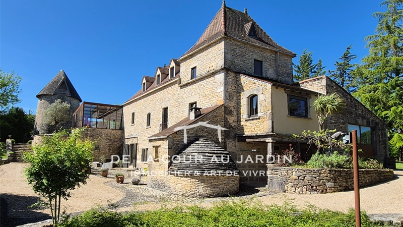 位于法国奥克塔尼亚的450平方米豪华住宅