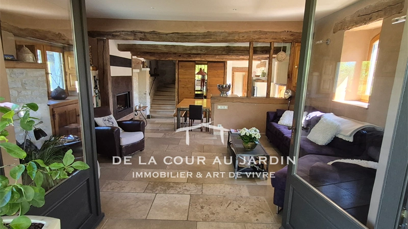 位于法国奥克塔尼亚的450平方米豪华住宅