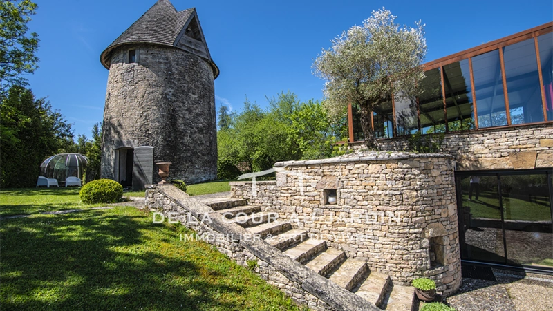 位于法国奥克塔尼亚的450平方米豪华住宅