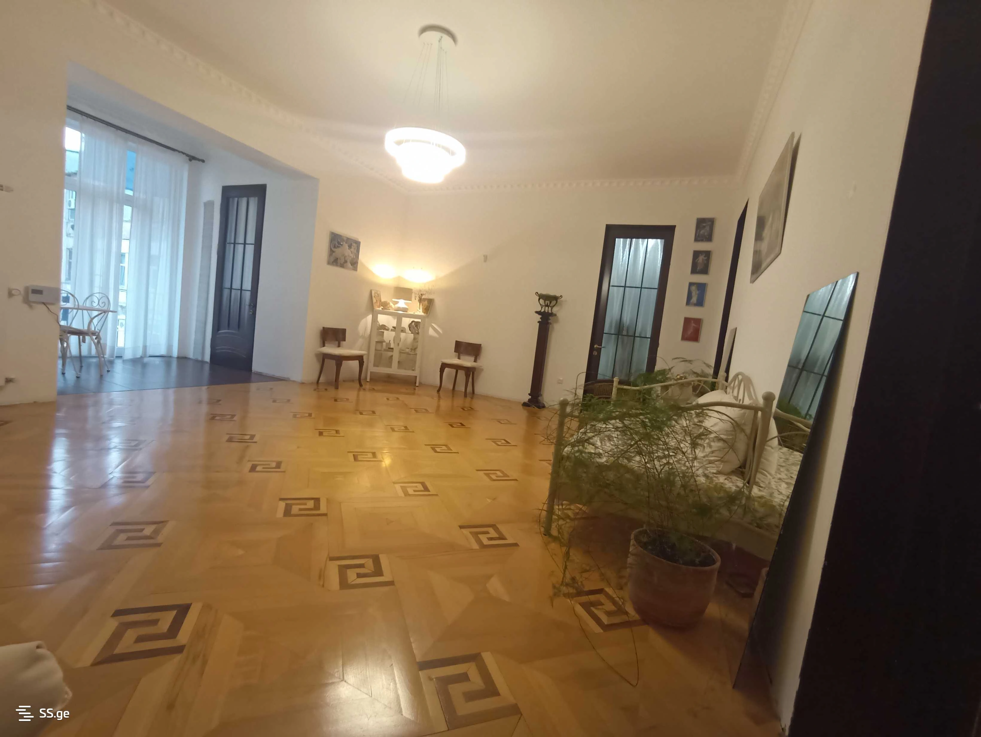 कूतैसी, जॉर्जिया में विशाल 3‑बेडरूम अपार्टमेंट