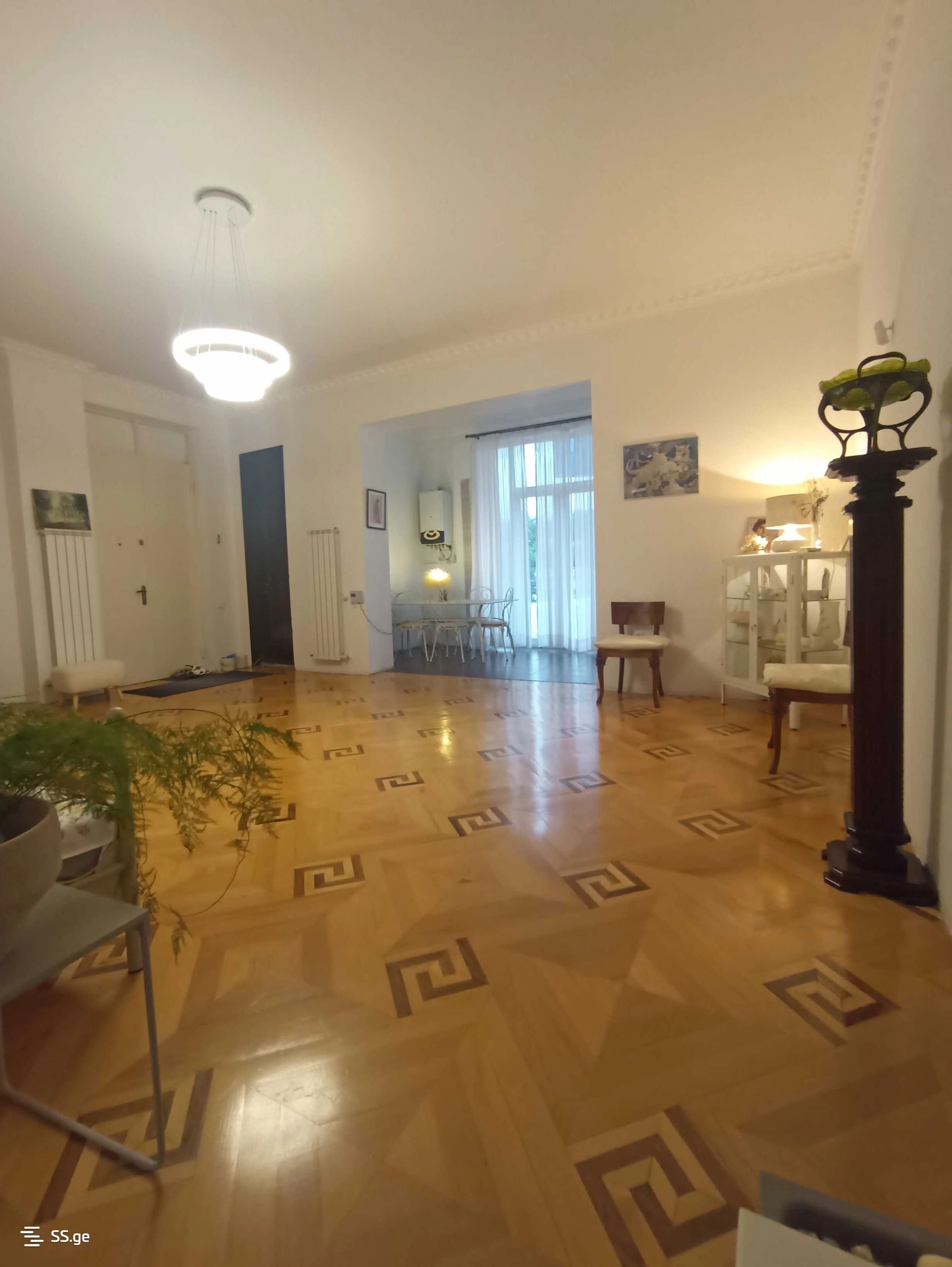 कूतैसी, जॉर्जिया में विशाल 3‑बेडरूम अपार्टमेंट