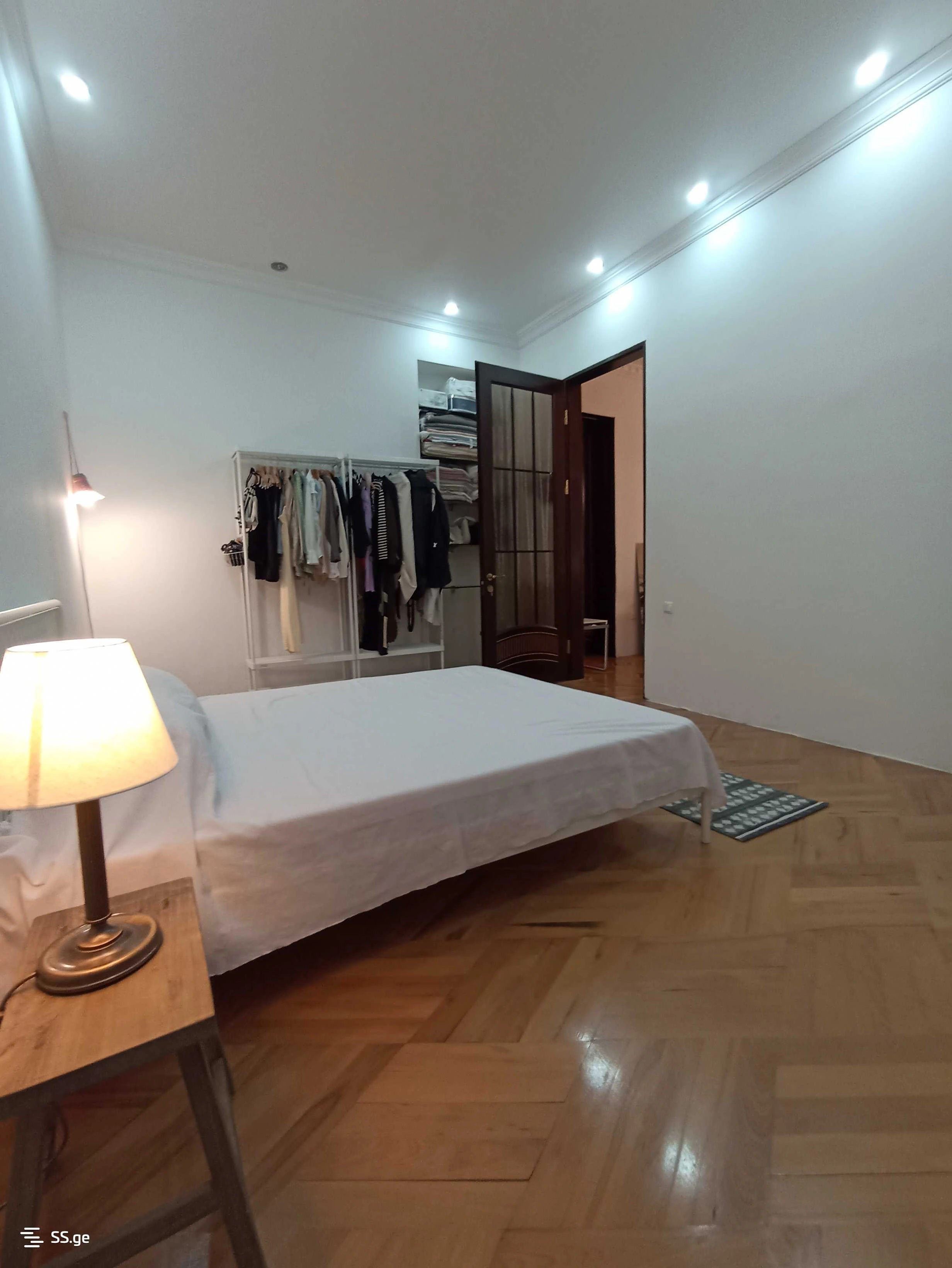 कूतैसी, जॉर्जिया में विशाल 3‑बेडरूम अपार्टमेंट