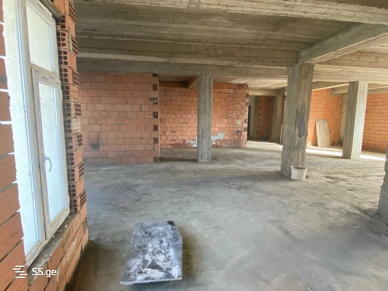 格鲁吉亚库塔伊西 143 m² 宽敞公寓