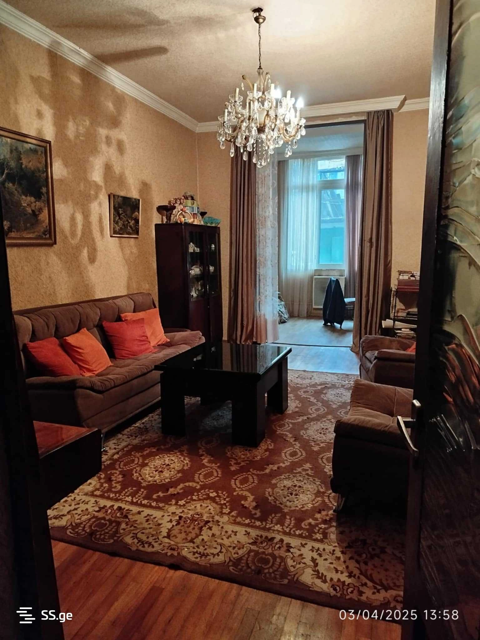 شقة مشرقة مكونة من 3 غرف نوم في كوتايسي، جورجيا