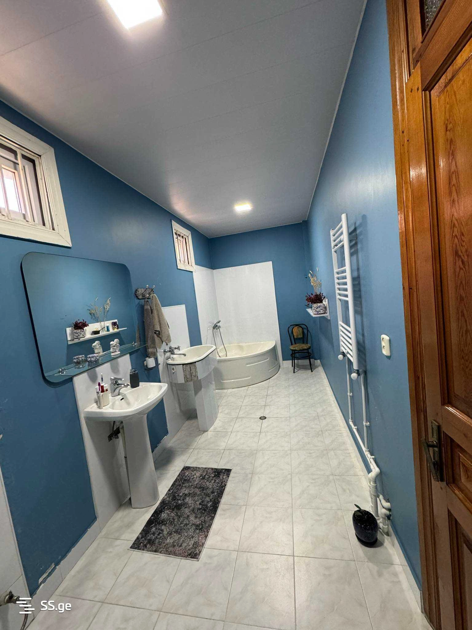 منزل واسع مكون من 5 غرف نوم في كوتايسي، جورجيا