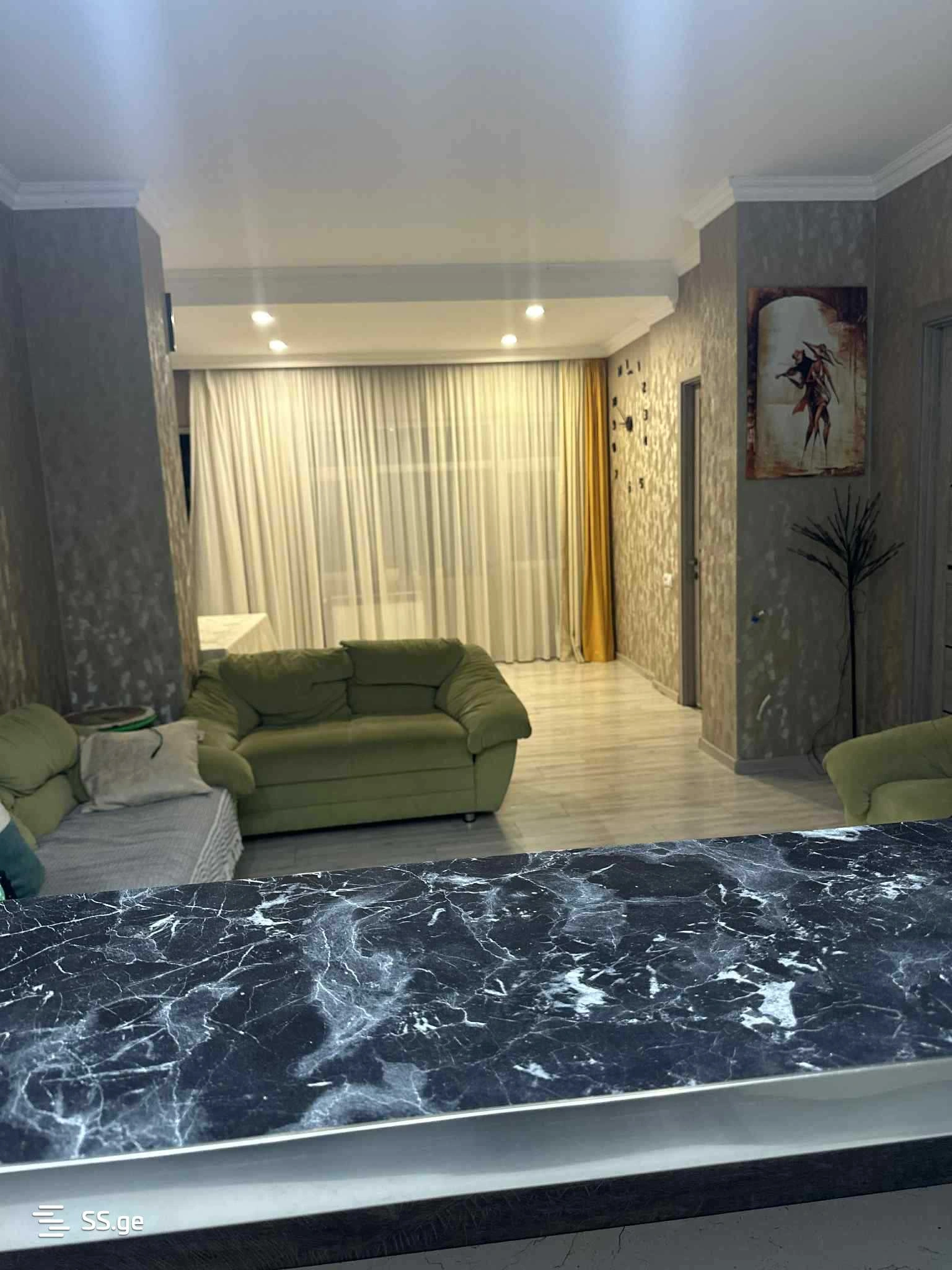 रस्टावी, जॉर्जिया में विशाल 4-बेडरूम अपार्टमेंट