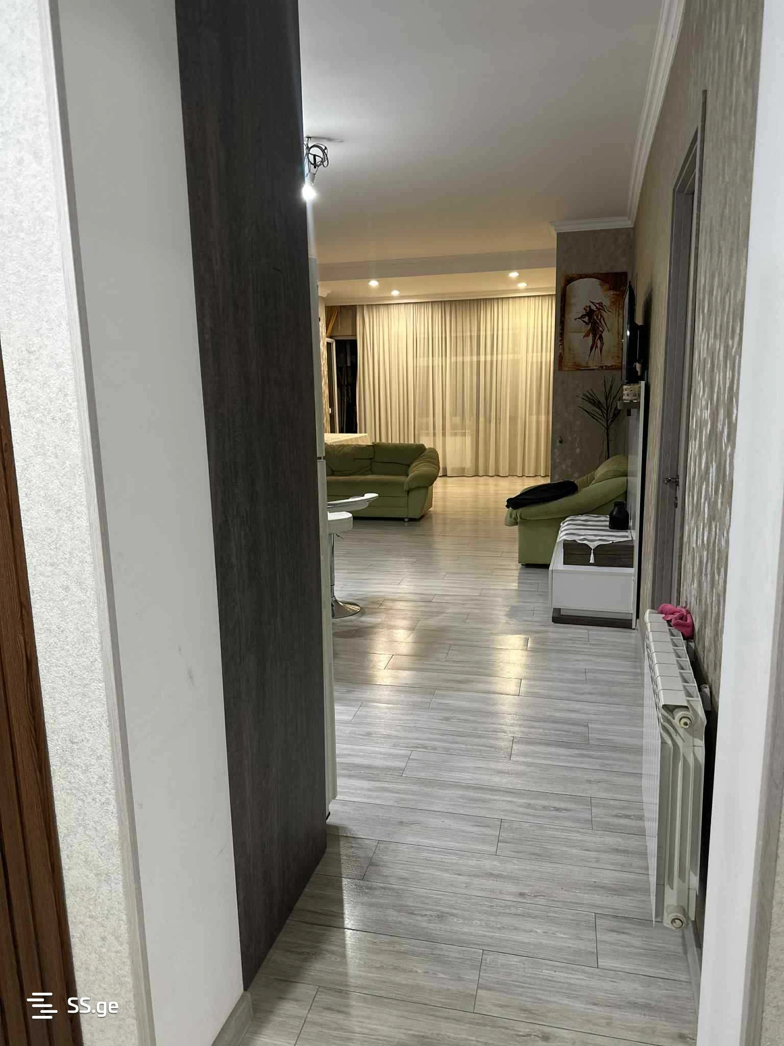 रस्टावी, जॉर्जिया में विशाल 4-बेडरूम अपार्टमेंट