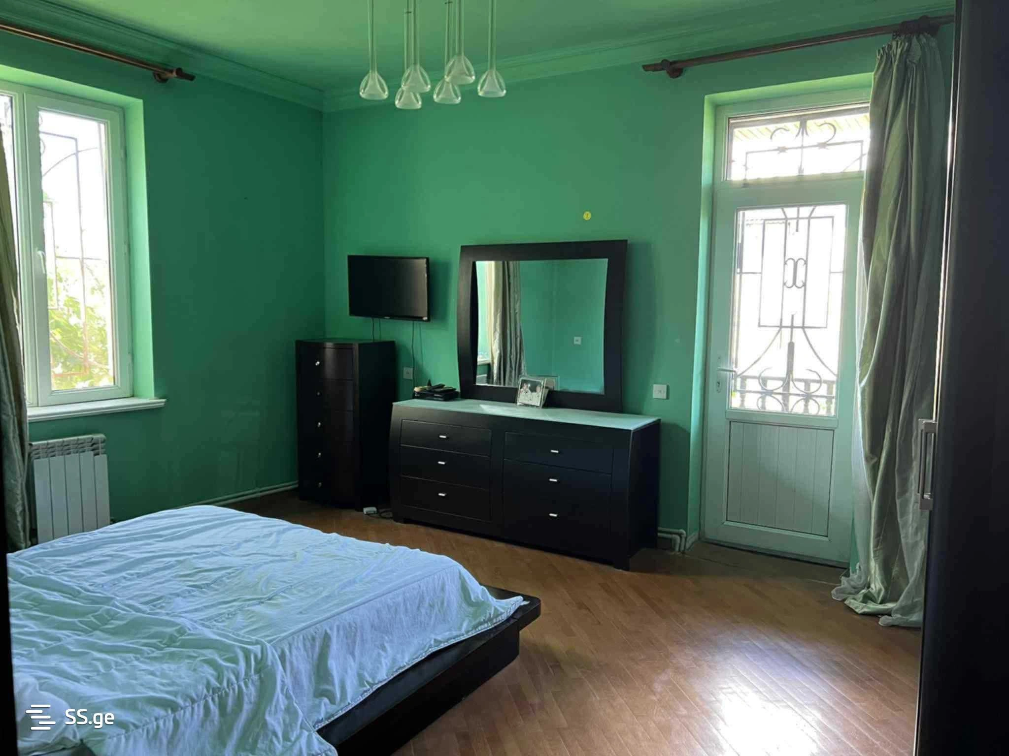 شقة فسيحة من 5 غرف نوم في روستافي، جورجيا