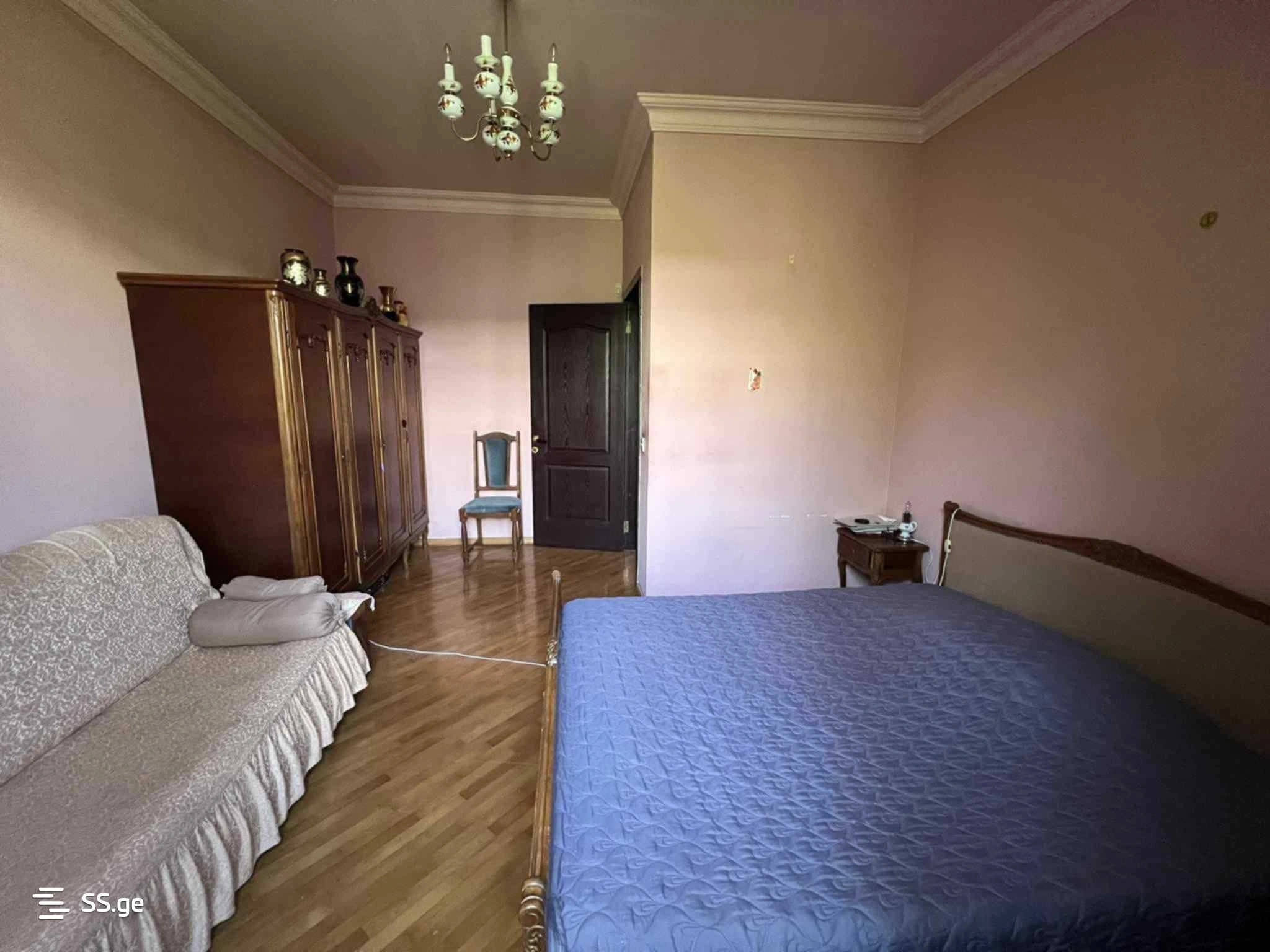 شقة فسيحة من 5 غرف نوم في روستافي، جورجيا