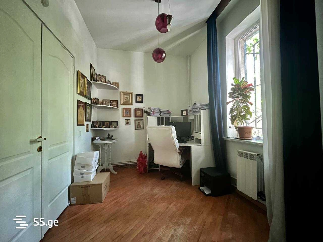 रस्टावी, जॉर्जिया में विशाल 6-बेडरूम अपार्टमेंट