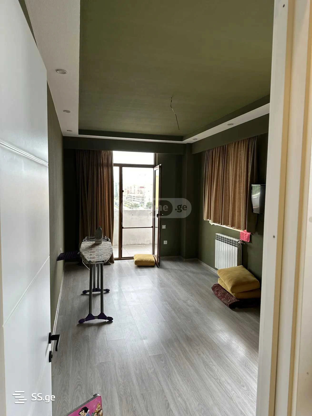 Просторная 4-комнатная квартира в Рустави, Грузия