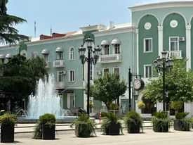 شقة فسيحة مكونة من 5 غرف نوم في روستافي، جورجيا