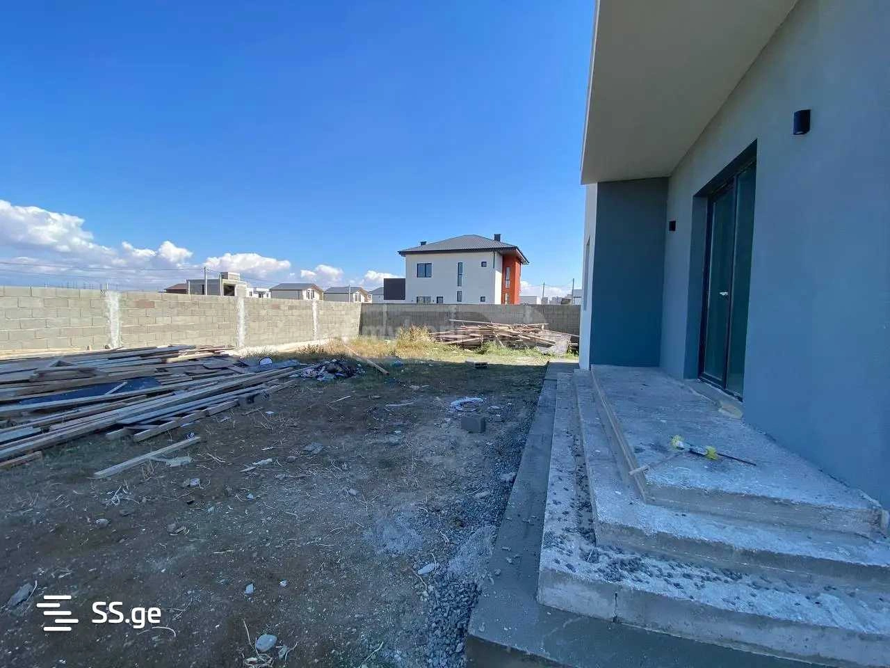 Casa amplia de 4 dormitorios en Rustavi, Georgia