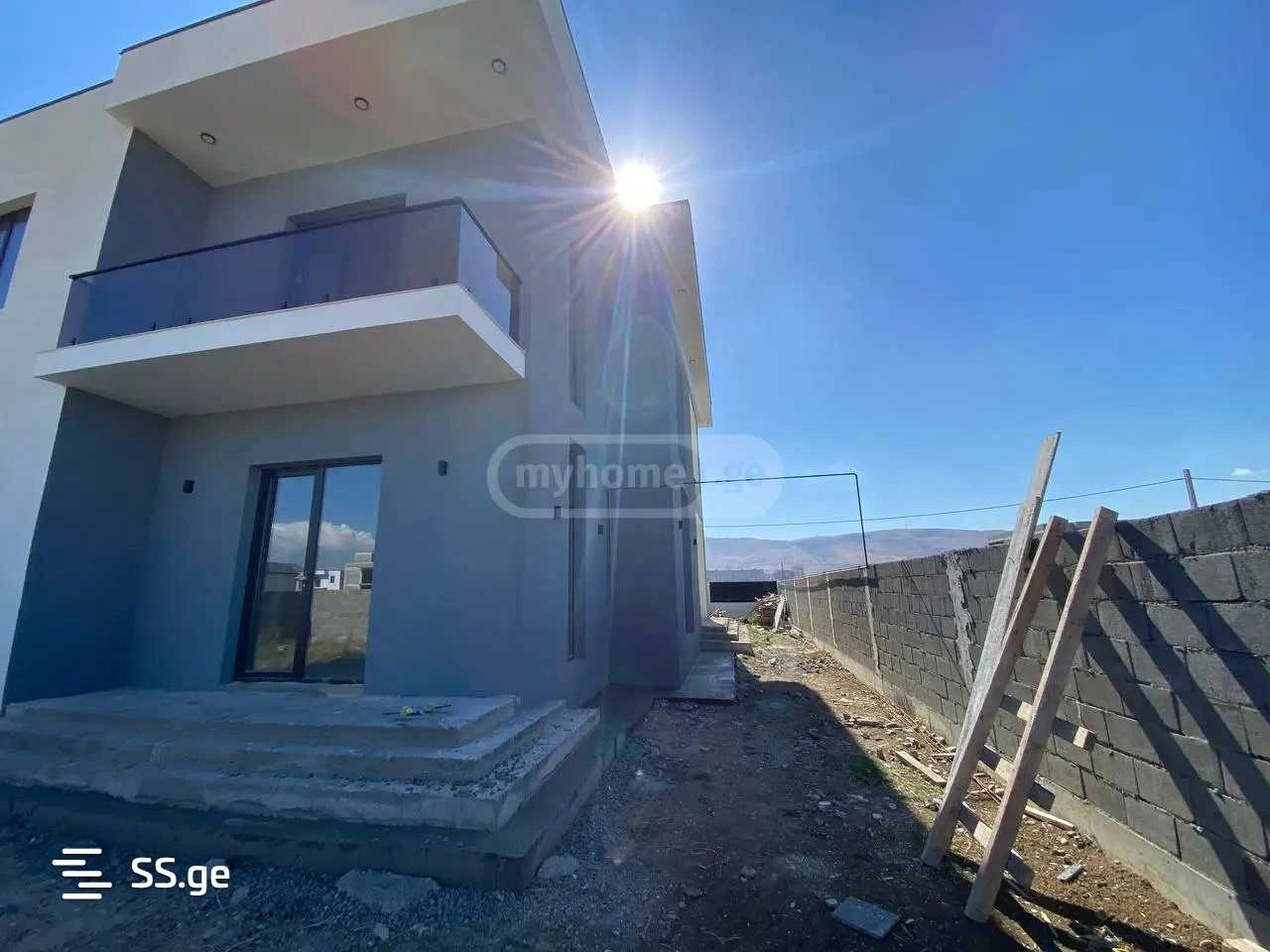 Casa amplia de 4 dormitorios en Rustavi, Georgia