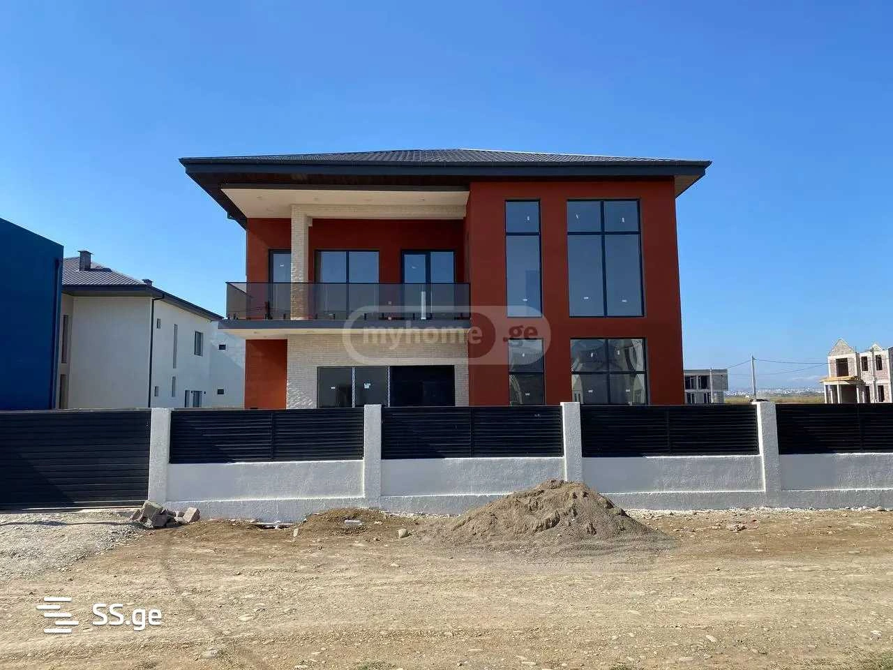 منزل واسع مكوَّن من 3 غرف نوم في راستافي، جورجيا