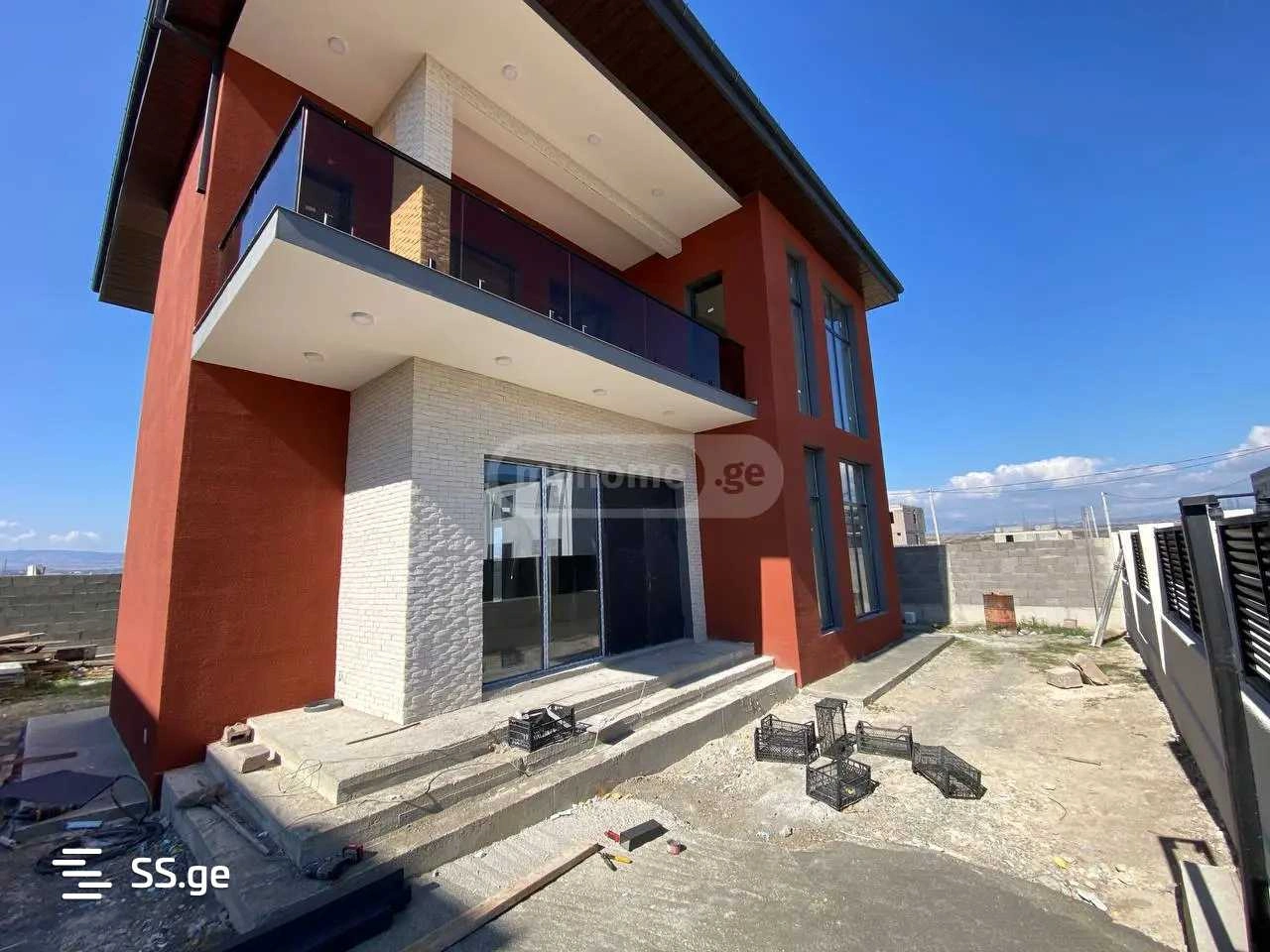 منزل واسع مكوَّن من 3 غرف نوم في راستافي، جورجيا