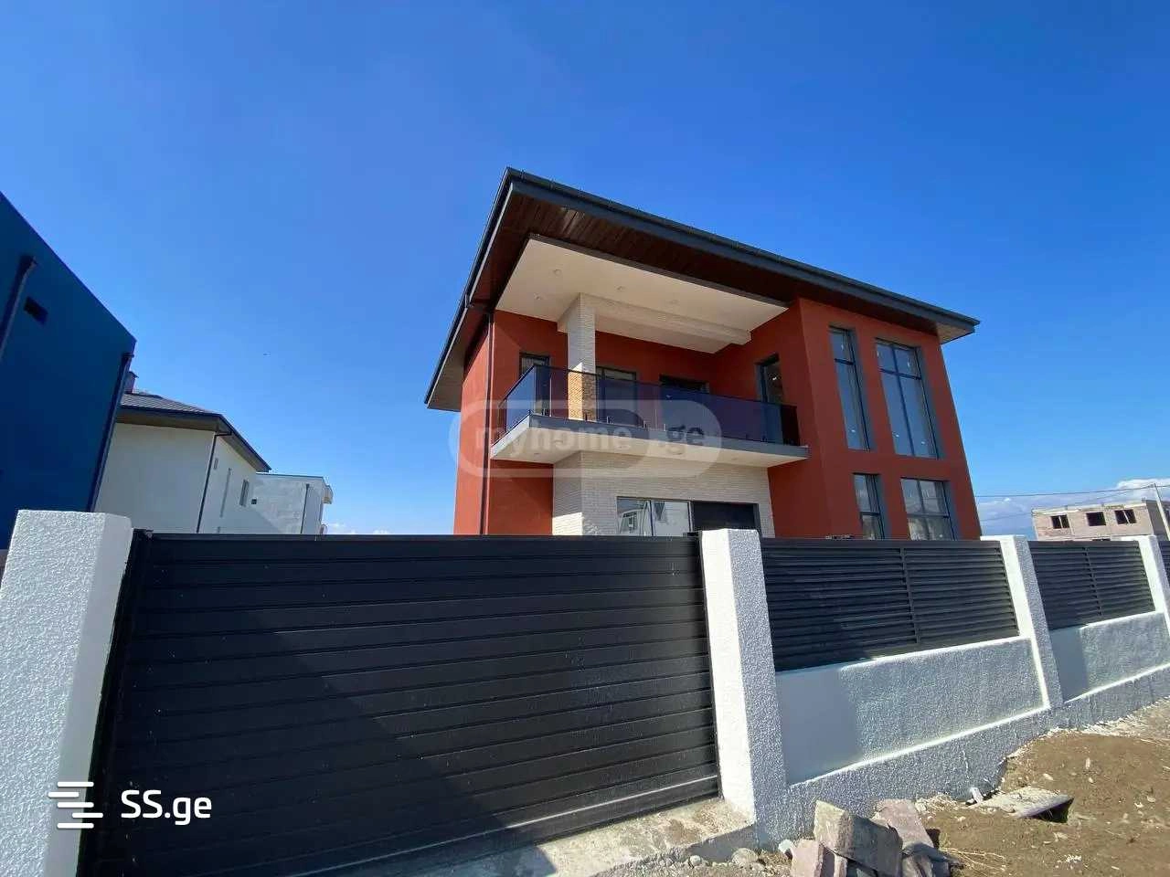 منزل واسع مكوَّن من 3 غرف نوم في راستافي، جورجيا