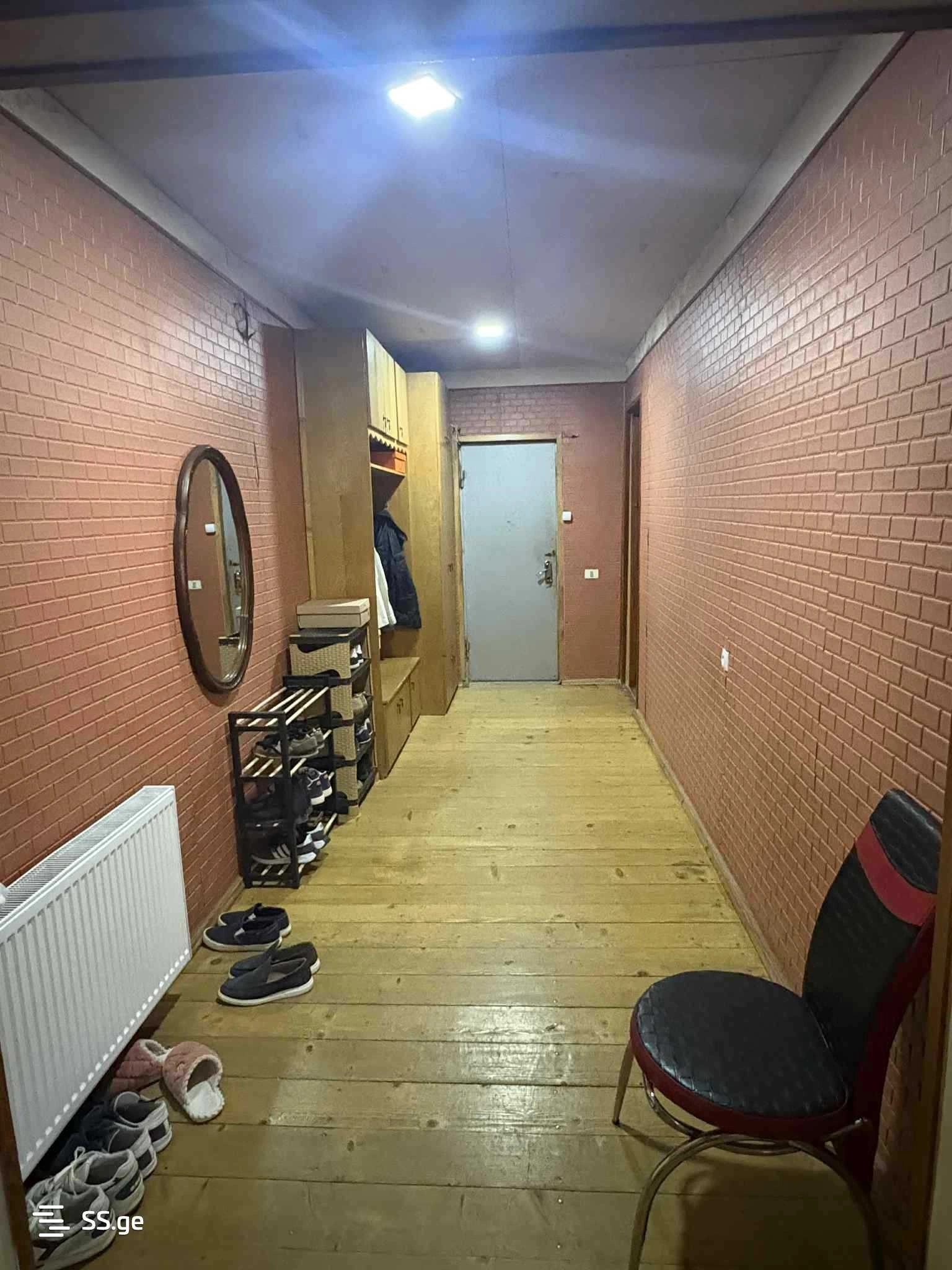 شقة فسيحة مكونة من 4 غرف نوم في غوري، جورجيا