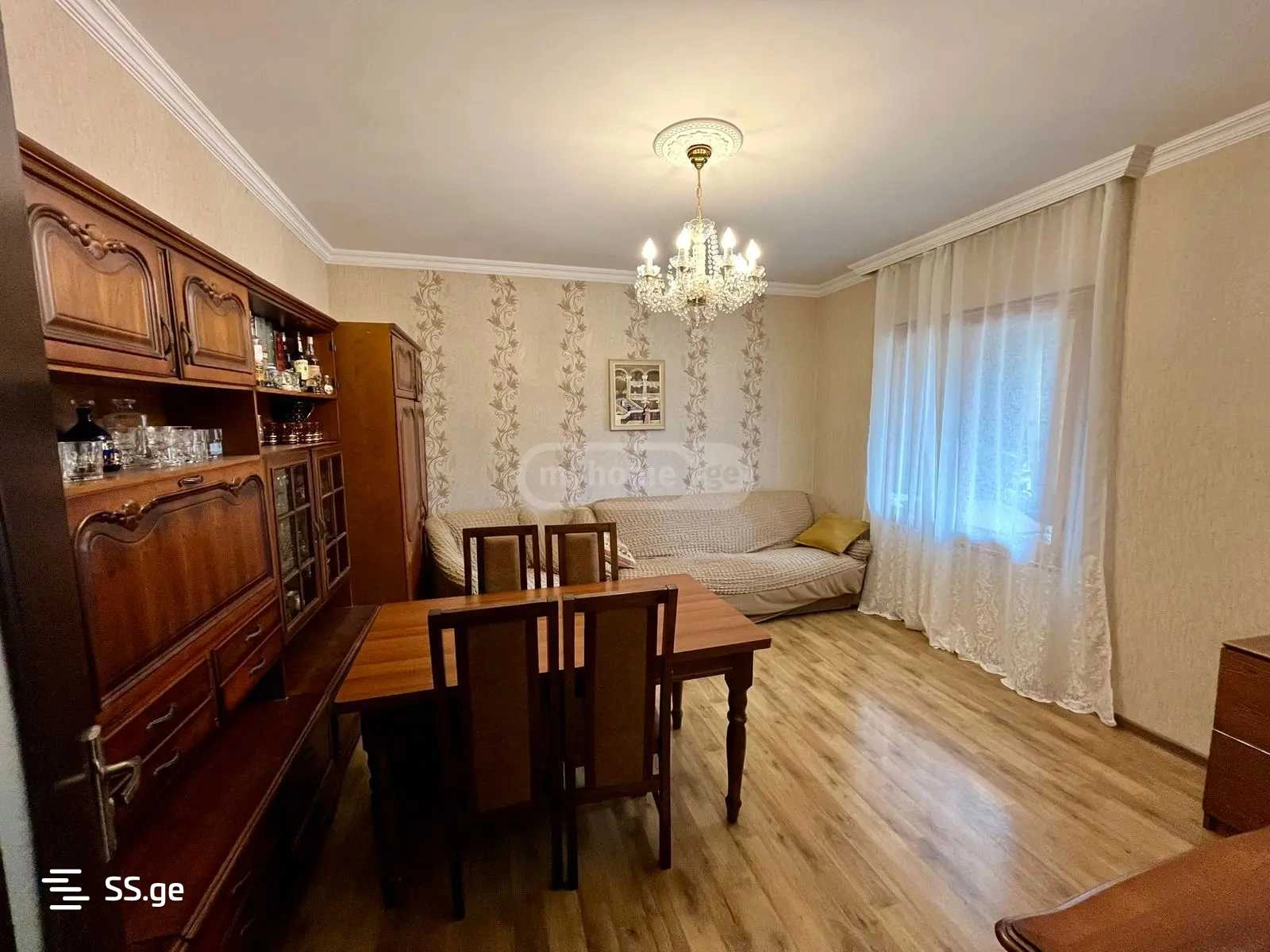 गोरी, जॉर्जिया में उज्ज्वल 2-बेडरूम अपार्टमेंट