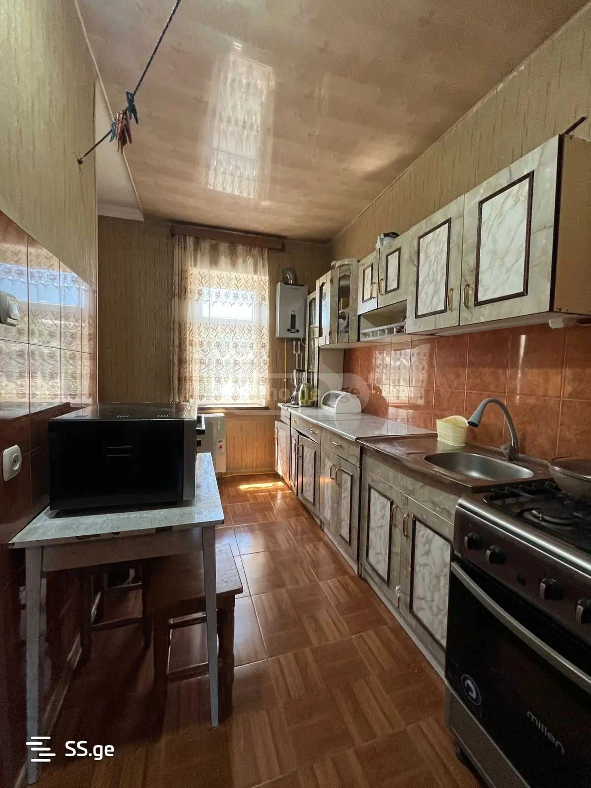 गोरी, जॉर्जिया में उज्ज्वल 2-बेडरूम अपार्टमेंट