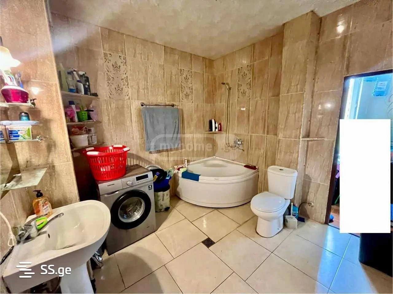 गोरी, जॉर्जिया में उज्ज्वल 2-बेडरूम अपार्टमेंट