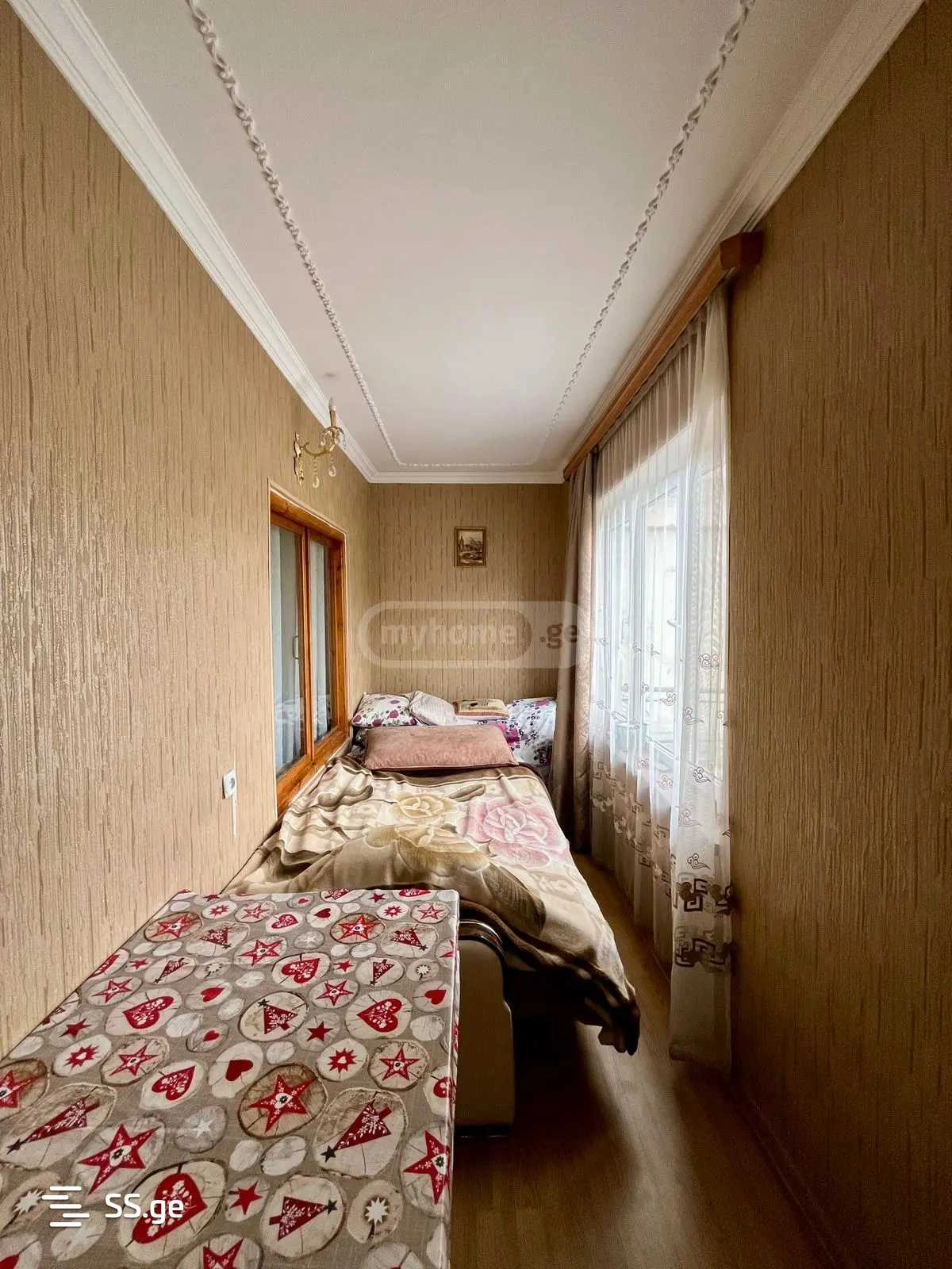 गोरी, जॉर्जिया में उज्ज्वल 2-बेडरूम अपार्टमेंट