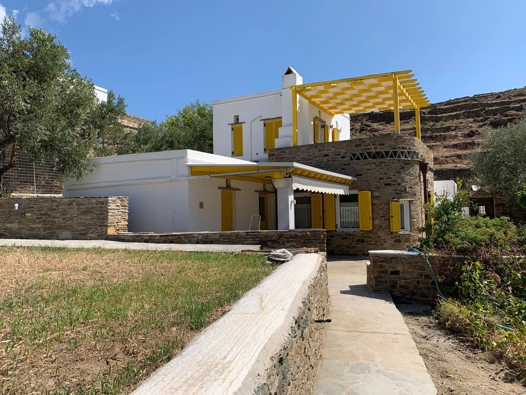 टिनोस, ग्रीस में बाग़ के साथ 135 म² का आरामदायक घर