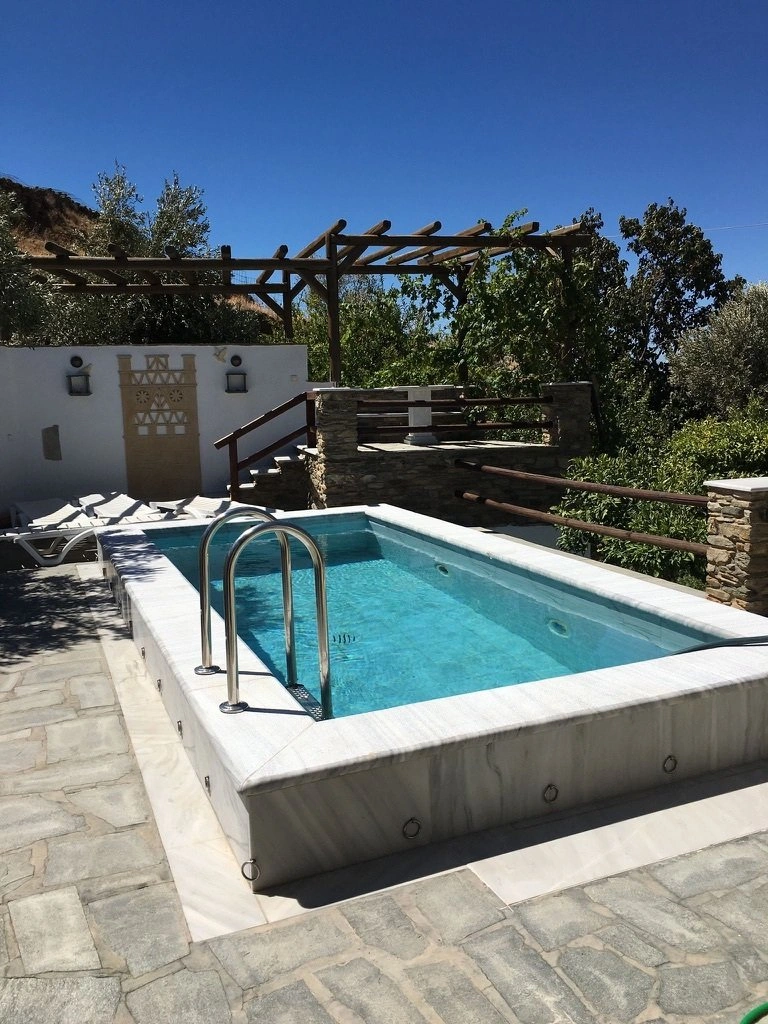 टिनोस, ग्रीस में बाग़ के साथ 135 म² का आरामदायक घर