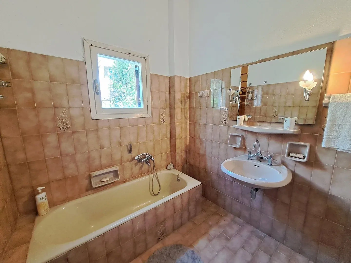 现代海景房 156 平方米,位于希腊伊卡里亚岛