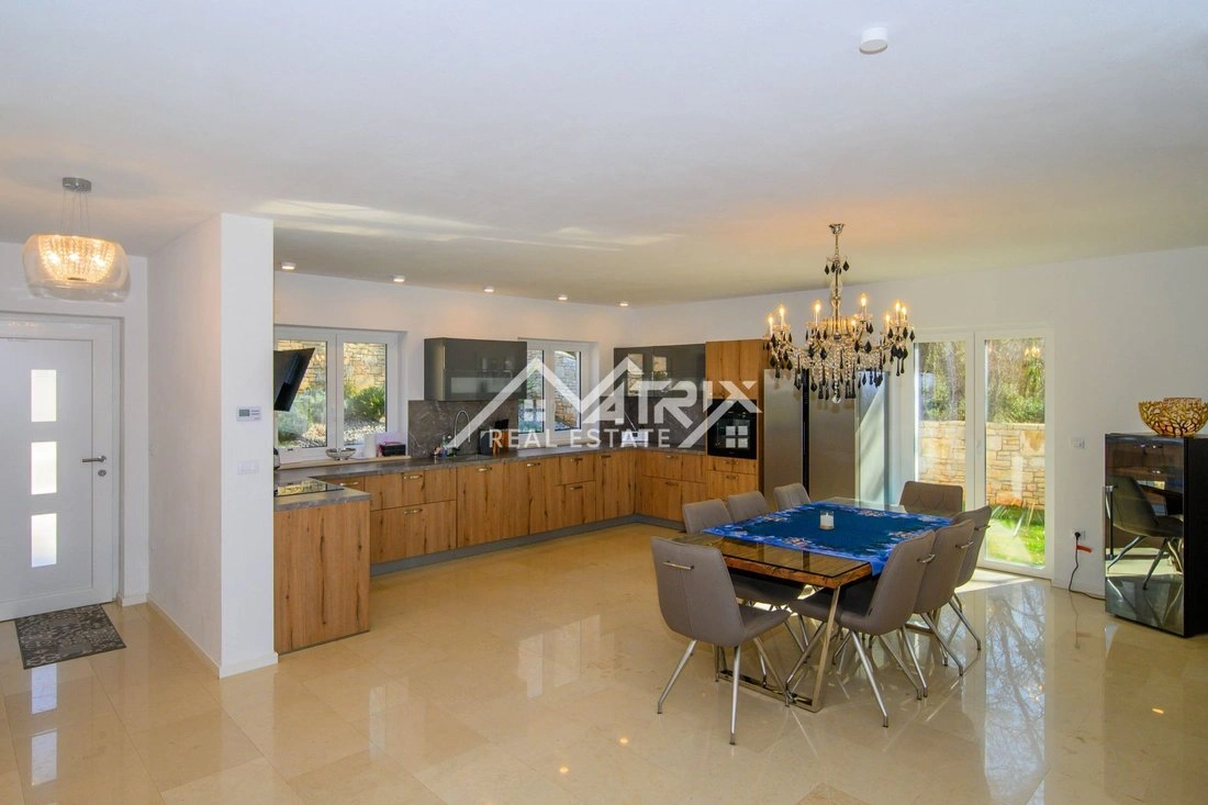 House 236 m2 with walk in closet in Rovinj, Croatia