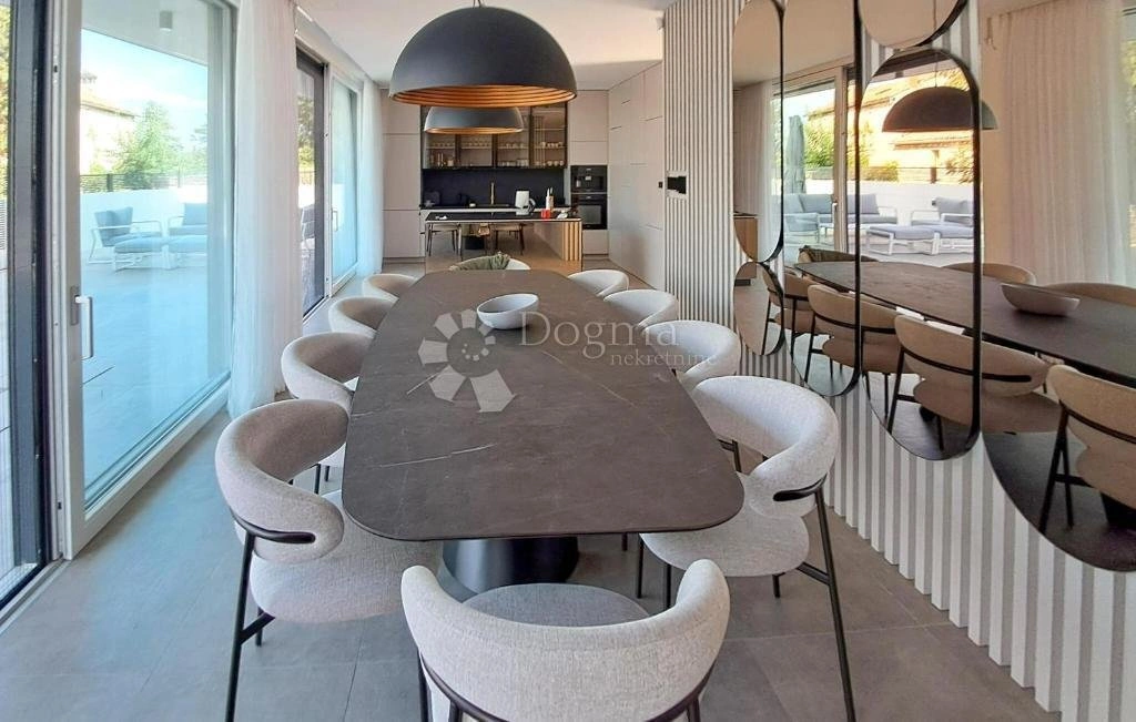 House 250 m2 with parking in Rovinj, Croatia