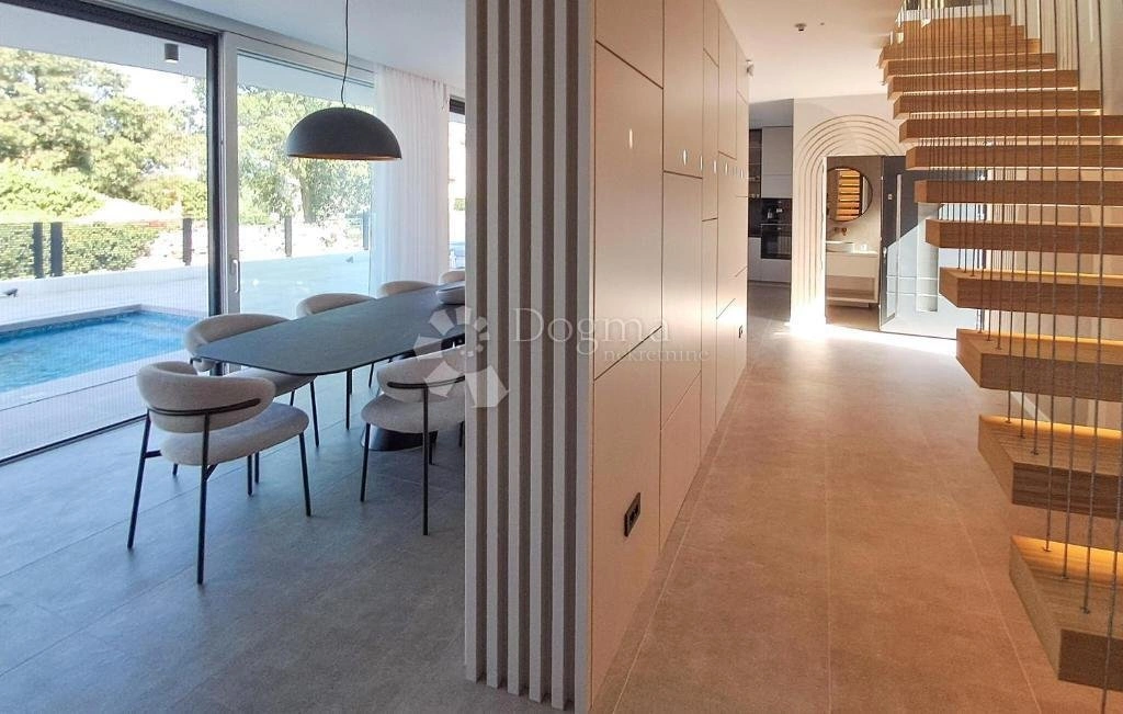 House 250 m2 with parking in Rovinj, Croatia