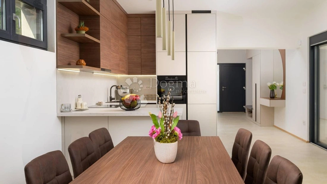 罗维尼(克罗地亚)139 m2 带花园的住宅