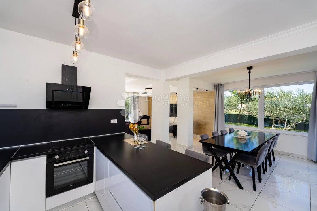 Casa di 750 m² con piscina all'aperto a Spalato, Croazia