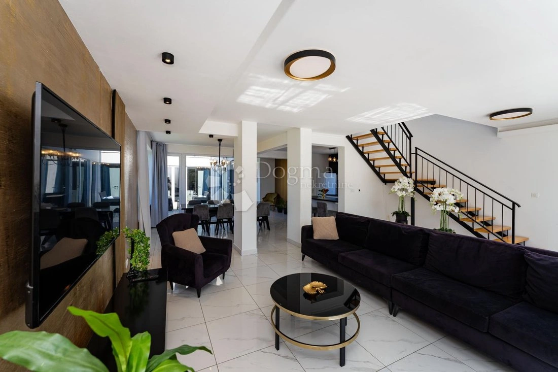 Casa di 750 m² con piscina all'aperto a Spalato, Croazia