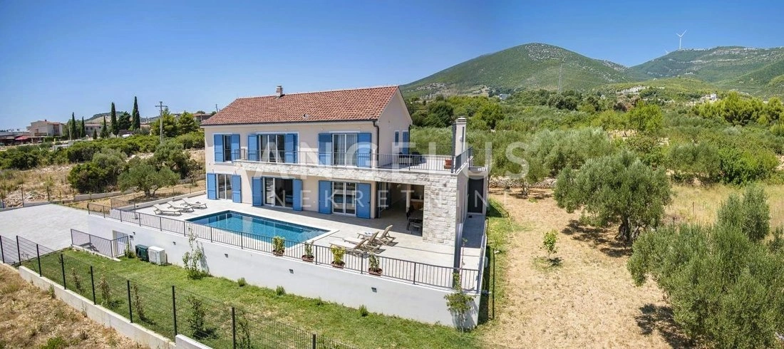 House 277 m2 with open pool in Split, Croatia