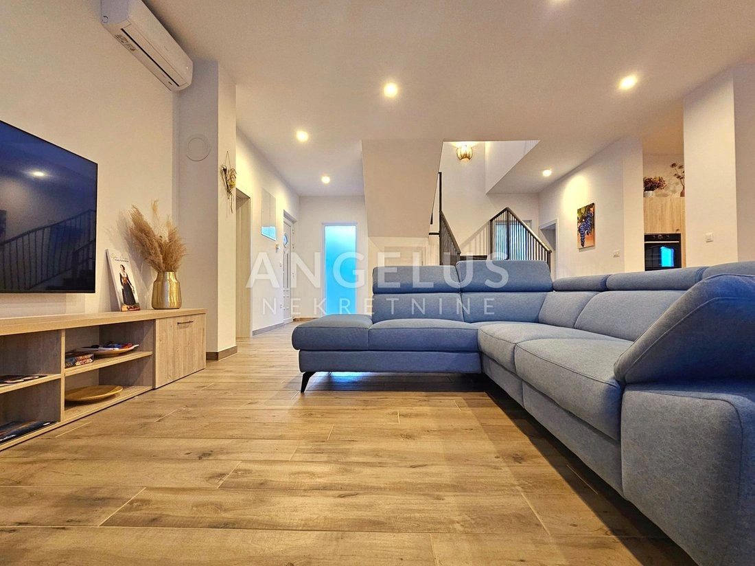 House 277 m2 with open pool in Split, Croatia