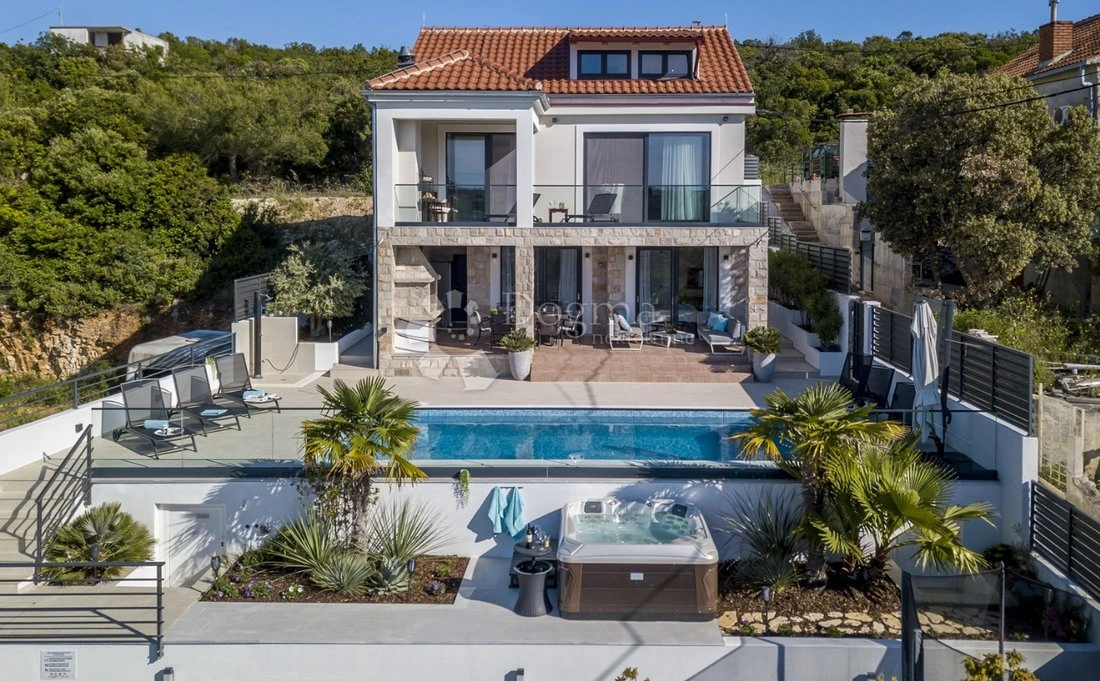 House 278 m2 with jacuzzi in Split, Croatia