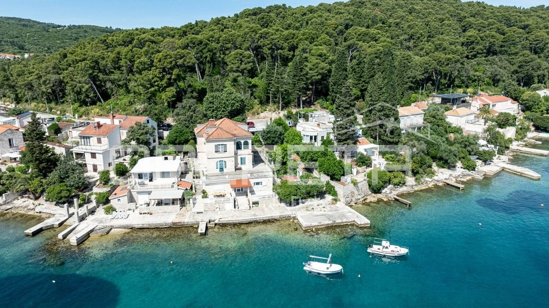 Apartment 141 m2 with open parking space in Dubrovnik, Croatia