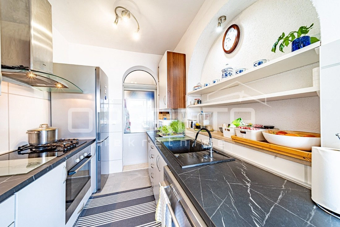 Apartment 141 m2 with open parking space in Dubrovnik, Croatia